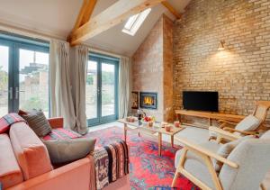 a living room with a brick wall at The Stables at The Foldyard in Holme upon Spalding Moor