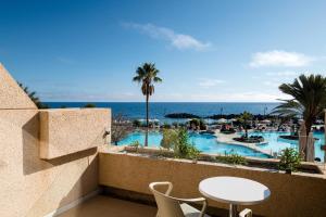 A piscina localizada em Alexandre Grand Teguise Playa ou nos arredores