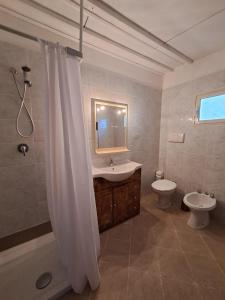 Ванная комната в Casa Solanas N. 2 +37 фотографий