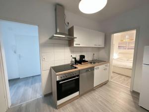 Kuchyň nebo kuchyňský kout v ubytování Möblierte Erdgeschoss-Wohnung mit Parkplatz in bester Lage des Stadtzentrums Herne, WLAN, Netflix- Super Autobahn-und ÖPNV-Anbindung + 8 fotografií