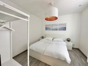 Postel nebo postele na pokoji v ubytování Möblierte Erdgeschoss-Wohnung mit Parkplatz in bester Lage des Stadtzentrums Herne, WLAN, Netflix- Super Autobahn-und ÖPNV-Anbindung