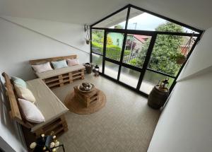 an overhead view of a living room with a couch and a table at La casa di Ottavio in Giaveno