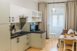 Kuchyň nebo kuchyňský kout v ubytování Apartamenty Optimal