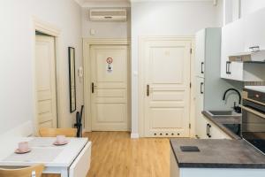 Kuchyň nebo kuchyňský kout v ubytování Apartamenty Optimal