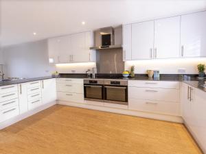 Kuchyň nebo kuchyňský kout v ubytování Bright House - East Wittering