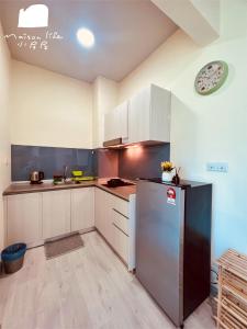 Maison life 小居屋 Jesselton Quay CityPads的厨房或小厨房
