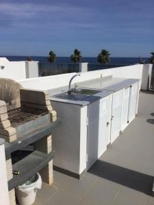Zdjęcie z galerii obiektu Beachfront penthouse with sunroof w mieście Arenales del Sol