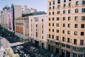 an overhead view of a city street with buildings at Guest House Éxito en Madrid in Madrid
