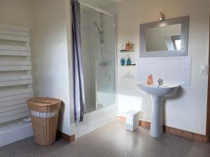 Kúpeľňa v ubytovaní Pressoir de la mare SUPERHOTE 12 minutes de Cabourg