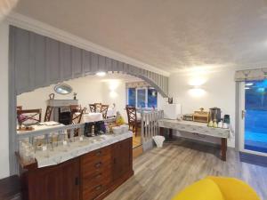 a room with a kitchen with a counter and a counter at Lochbroom Lodge in Ullapool