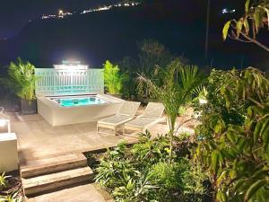 Bazén v ubytovaní Casa Boticaria, bonito Paraíso Privado con jardín y Jacuzzi. alebo v jeho blízkosti