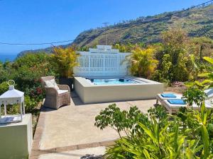 Bazén v ubytovaní Casa Boticaria, bonito Paraíso Privado con jardín y Jacuzzi. alebo v jeho blízkosti