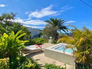 Bazén v ubytovaní Casa Boticaria, bonito Paraíso Privado con jardín y Jacuzzi. alebo v jeho blízkosti