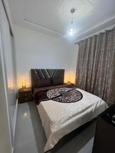 Giường trong phòng chung tại Appartement Irena neuf à 5 min de la plage