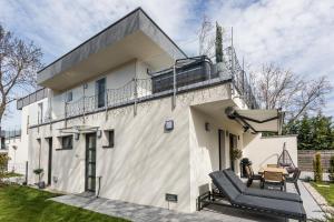 a house with a balcony on the side of it at Balatonic Relax in Zamárdi