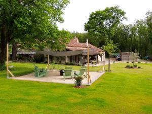 Сад в Villa de 3 chambres avec piscine privee jardin amenage et wifi a Limeyrat