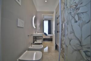 Kúpeľňa v ubytovaní Calaluna Rooms + 37 fotografií