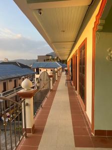 Balkón nebo terasa v ubytování Pailin Hill Hotel Patong