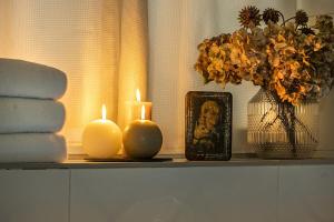 a shelf with two candles and a vase with flowers at Le petit Claude Bernard - studio cosy Bellecour in Lyon