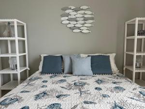 a bedroom with a bed with a quilt on it at Villa Antonia sul mare con piscina Torre a mare (Bari) in Bari +62 photos