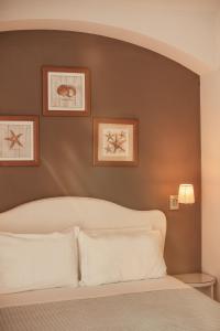 A bed or beds in a room at Hotel Eden