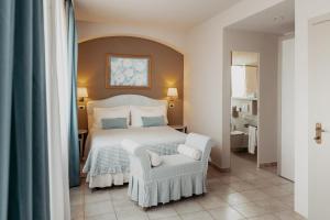 A bed or beds in a room at Hotel Eden