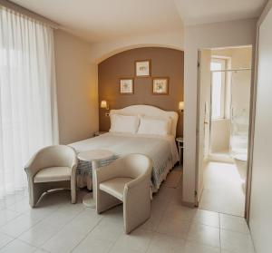 A bed or beds in a room at Hotel Eden
