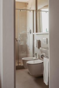 A bathroom at Hotel Eden