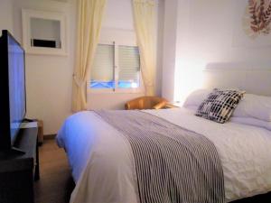 Ένα ή περισσότερα κρεβάτια σε δωμάτιο στο Duquesa Beach +34 φωτογραφίες