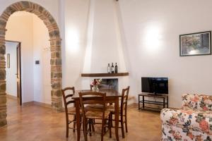 TV a/nebo společenská místnost v ubytování Podere Montale Il Borgo
