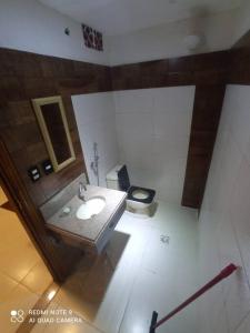 a bathroom with a sink and a toilet at Edificio O'Hara Ap3 in Ciudad del Este