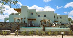 A piscina localizada em Malena Hotel & Suites - Adults Only by Omilos Hotels ou nos arredores