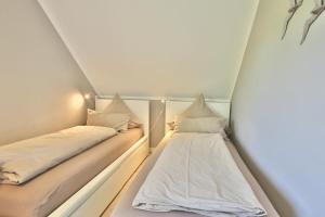Postel nebo postele na pokoji v ubytování 8er Huus Wangarou