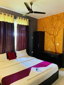 Llit o llits en una habitació de LetStay Vythiri Hill Palace
