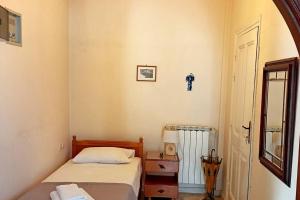 Postel nebo postele na pokoji v ubytování Four view house in Kalymnos Κάθε μπαλκόνι έχει άλλη θέα