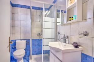 ห้องน้ำของ Logas Beach Studios Peroulades Corfu