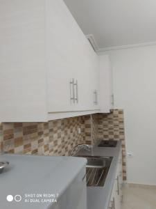 A kitchen or kitchenette at Primavera Apartments