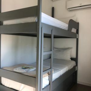 Palanda nebo palandy na pokoji v ubytování Anhembi Hostel