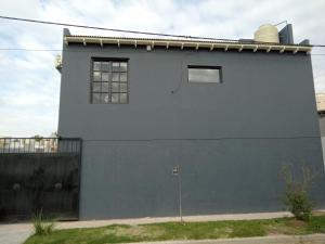 a house with a window on the side of it at Apart Lo de Jose in Tandil