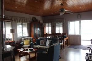 a living room with a couch and chairs and a table at Casa do Museu Marítimo in Santo Amaro
