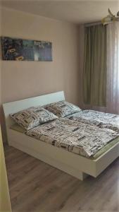 Postel nebo postele na pokoji v ubytování Dom v Obci Kusín