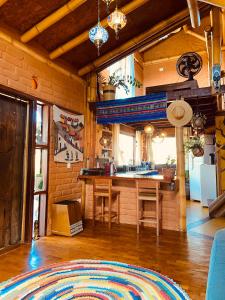 a kitchen with a table and a counter top at Casa Lobo-guará in Alto Paraíso de Goiás