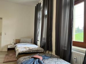 Una cama o camas en una habitación de Kosta's Monteur- und Ferienwohnungen