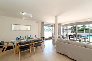 A seating area at Villa Sirena by Villa Plus