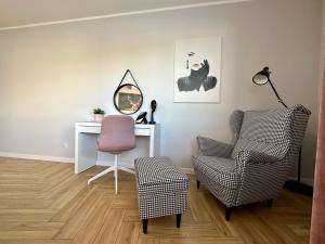 Część wypoczynkowa w obiekcie Apartament Ukiel No9 z prywatnym dostępem do jeziora i siłownią