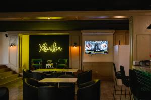 TV a/nebo společenská místnost v ubytování Hotel Los Aluxes