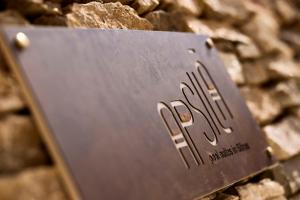 Certifikát, hodnocení, plakát nebo jiný dokument vystavený v ubytování Apsila Pool Suites