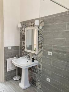 a bathroom with a sink and a mirror at Casa Dalfea in Mazara del Vallo