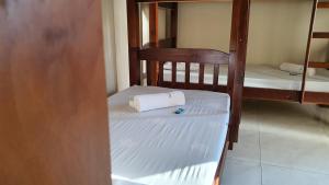 a room with two bunk beds with a towel at Pousada São José in Guaratinguetá