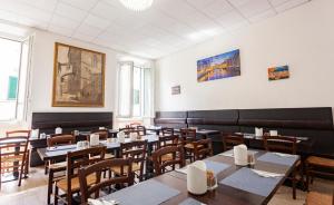 Restoran või mõni muu söögikoht majutusasutuses Hotel St. James